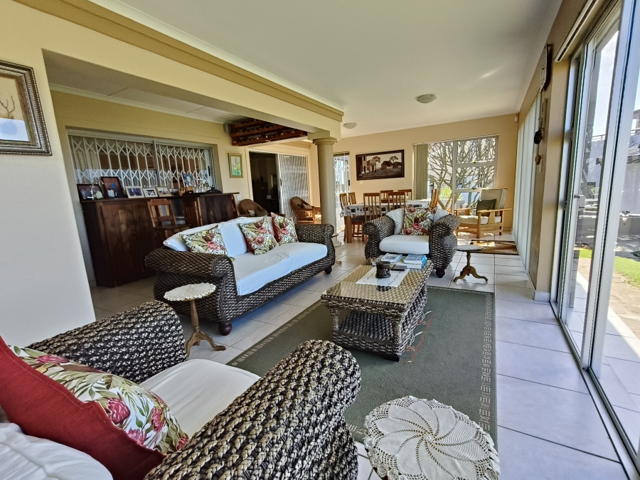 3 Bedroom Property for Sale in Wavecrest Eastern Cape